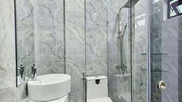 Standard Room | Bathroom | Hair dryer, towels, soap, shampoo