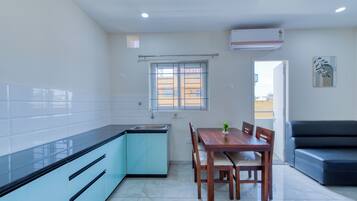 Apartment, Stadtblick | Speisen