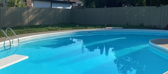 Cozy 2-bedroom house in fantastic Windsor with AC