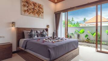 In-room safe, iron/ironing board, WiFi (free), bed sheets