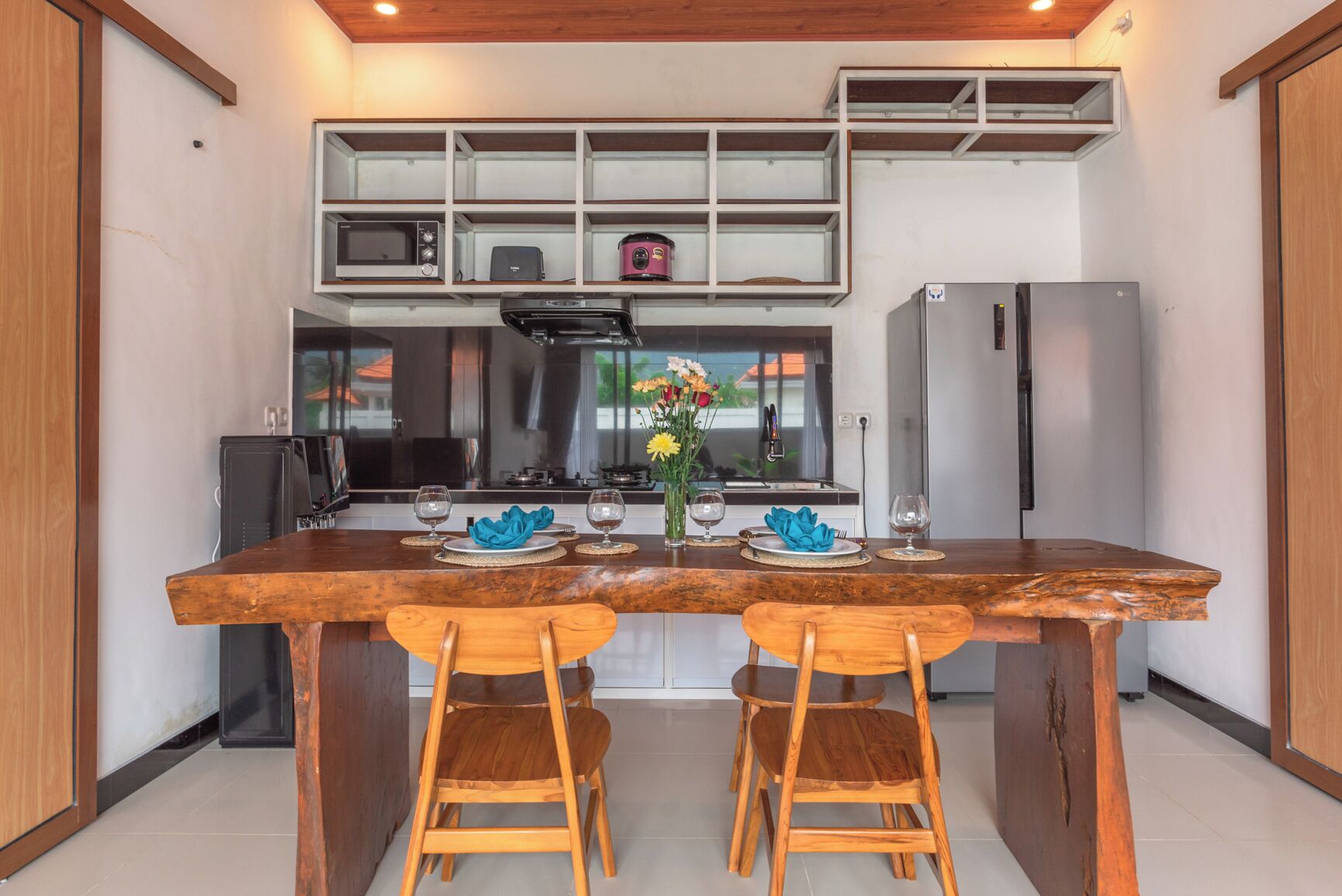 Fridge, stovetop, electric kettle, toaster