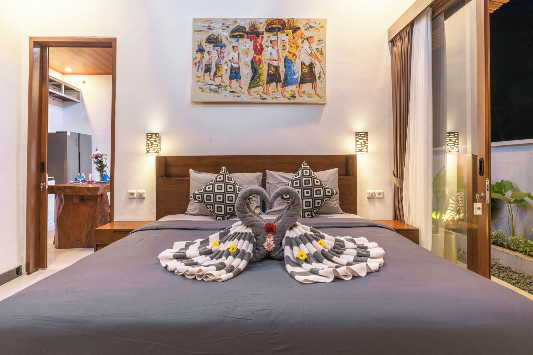 In-room safe, iron/ironing board, WiFi (free), bed sheets