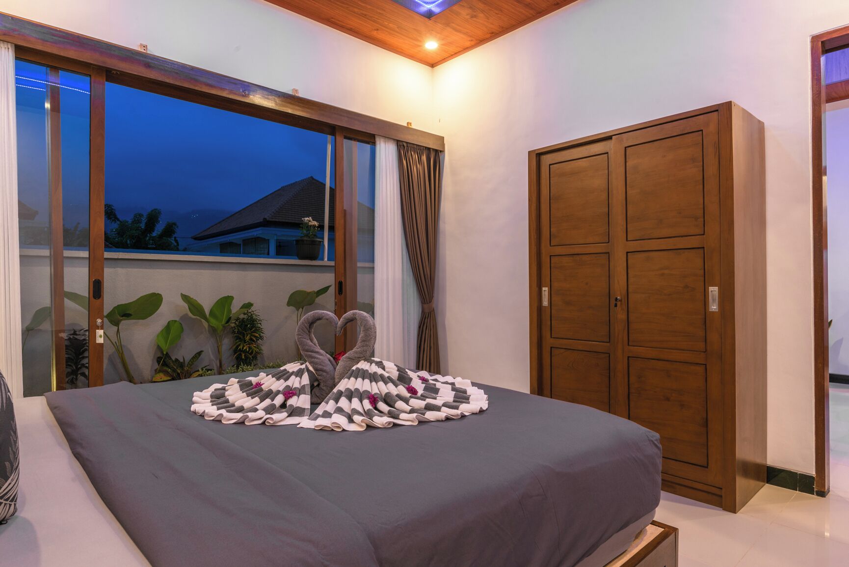 2 bedrooms, in-room safe, iron/ironing board, free WiFi