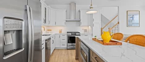 Coffee/tea maker, fridge, microwave, oven
