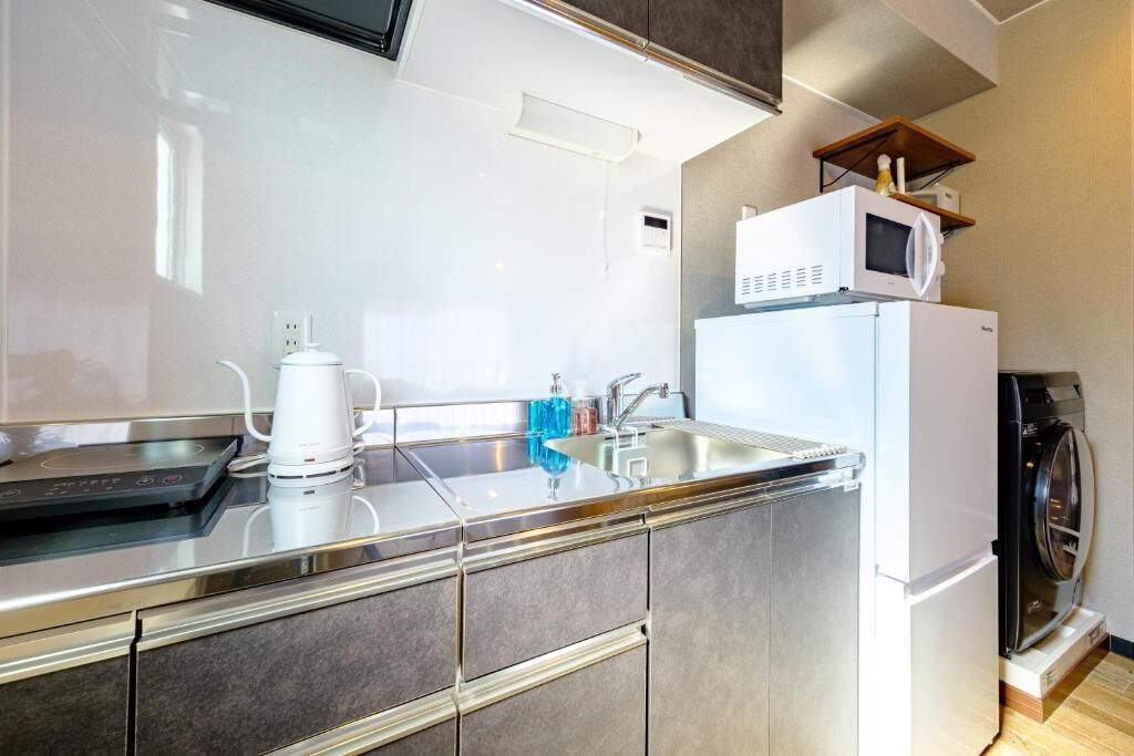 Appartement, balcon | Cuisine privée | Réfrigérateur, four à micro-ondes, surface de cuisson