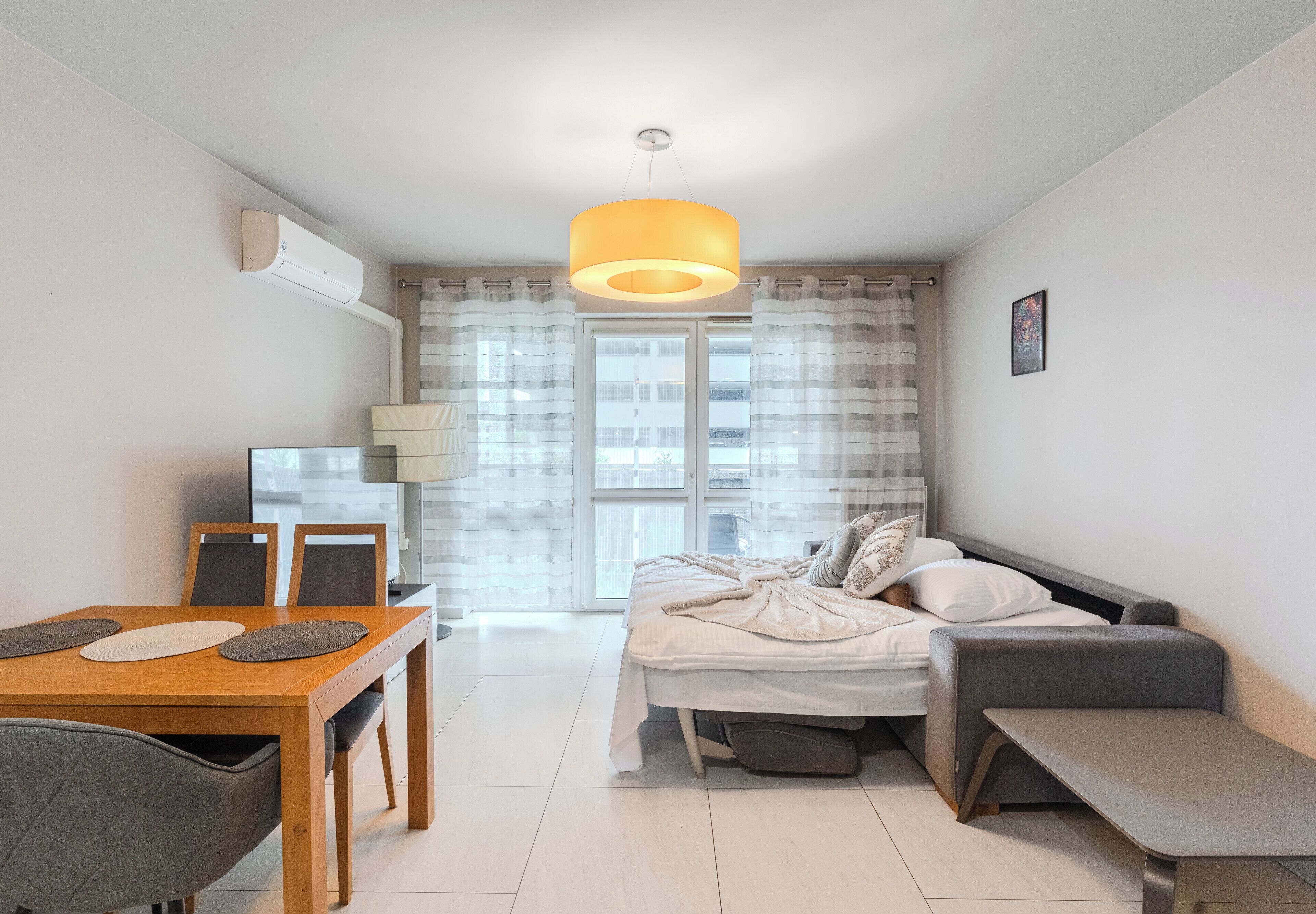1 dormitorio, tabla de planchar con plancha, wifi y ropa de cama