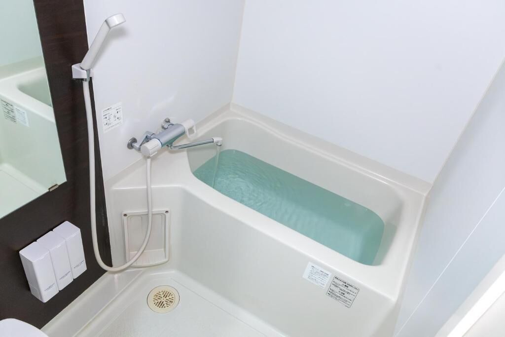 Family Room | Bathroom | Separate tub and shower, free toiletries, hair dryer, slippers