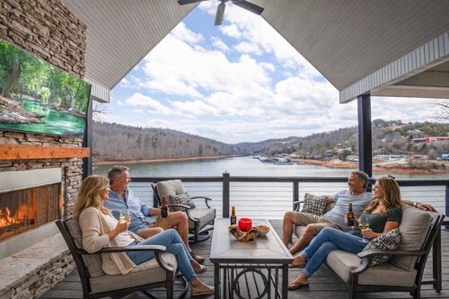 Fall Special! 15% off 4+ nights Knot Working | Lakefront Lux| Sleeps 14 | Dock