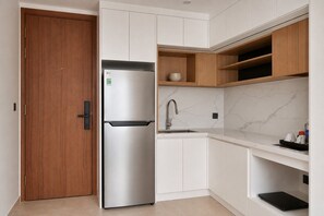 Apartemen Khas, balkon, pemandangan kota | Ruang makan