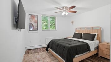Apartment, 1 Bedroom | 1 bedroom, laptop workspace, iron/ironing board, free WiFi