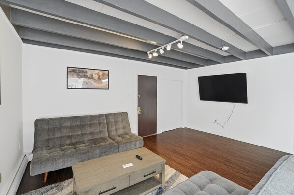 Apartment, 1 Bedroom | Living area | Smart TV, streaming services