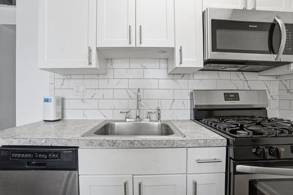 Apartment, 1 Bedroom | Private kitchen