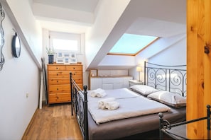 1 bedroom, WiFi (free), bed sheets - Ema Studio on the Main Promenade, Koper, Slovenia (Koper)