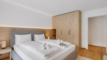 2 bedrooms, WiFi (free), bed sheets