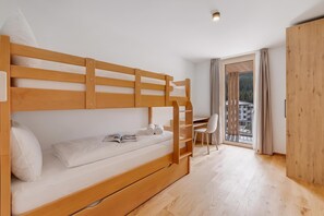 2 bedrooms, free WiFi, bed sheets - Modern Alpine Stay in San Bernardino | Ski, Hiking & Nature - Castanea 104, San Bernardino, Switzerland (San Bernardino)