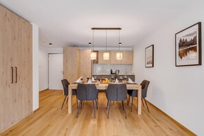Dining - Modern Alpine Stay in San Bernardino | Ski, Hiking & Nature - Castanea 104, San Bernardino, Switzerland (San Bernardino)