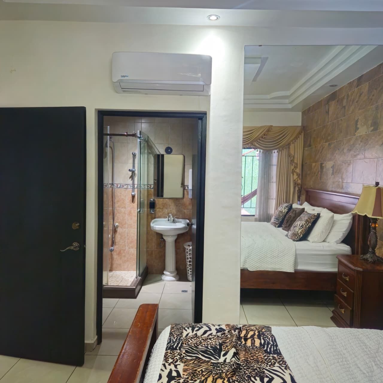 Deluxe Suite | Free WiFi