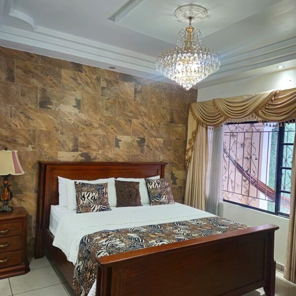 Stunning Luxury House - San Salvador