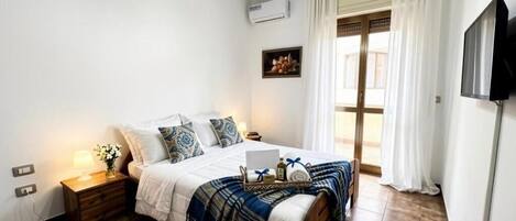 1 bedroom, bed sheets