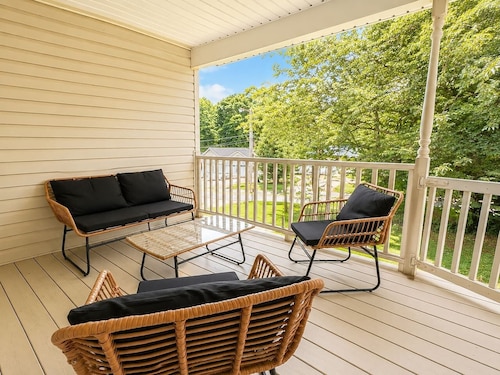 Game Day Getaway | 5 Min to LakePoint | Sleeps 7
