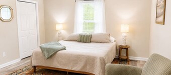 Game Day Getaway | 5 Min to LakePoint | Sleeps 7