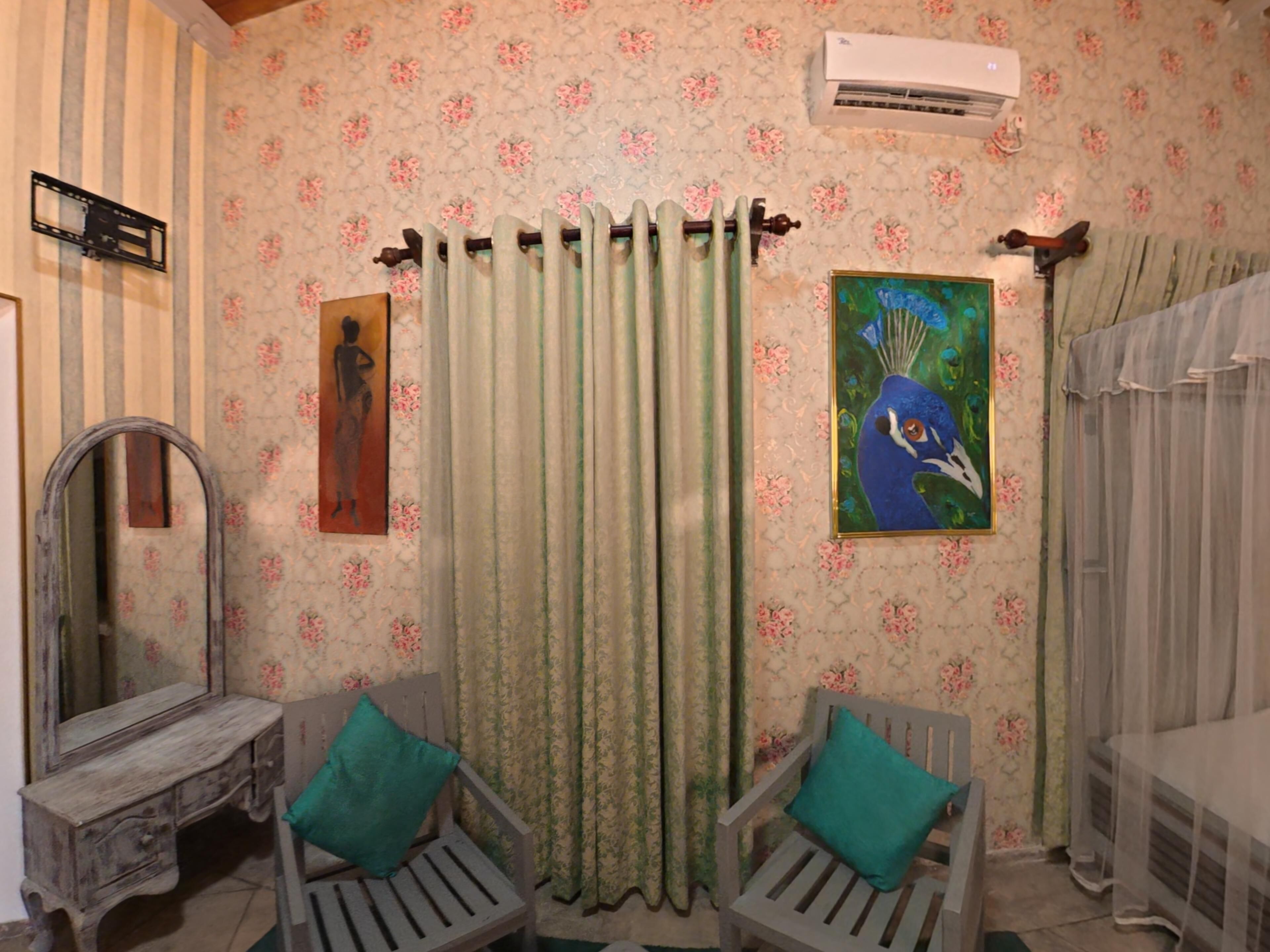 Iron/ironing board, free WiFi