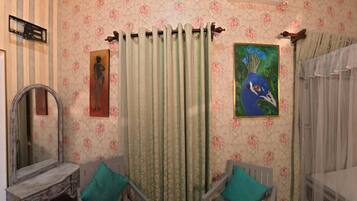 Iron/ironing board, free WiFi