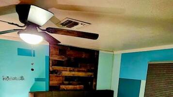 Caja de seguridad en la habitación y escritorio