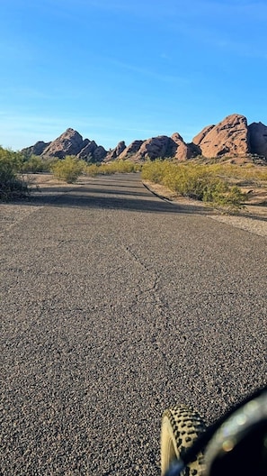 A paved road with a mountainous landscape in the background. - Your stay, your way, with pool, gym & CalKing Bed. (Phoenix)