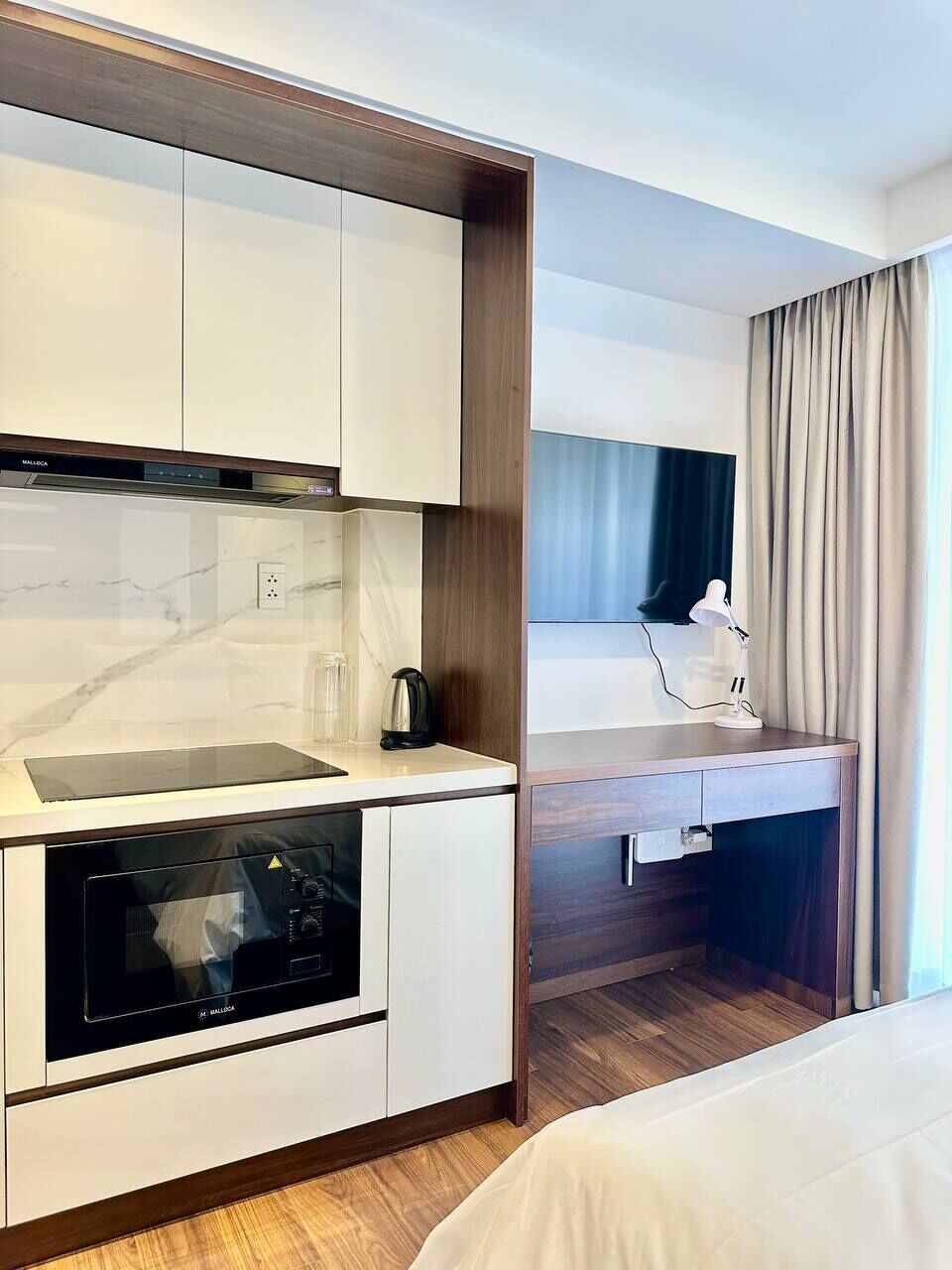 Superior Studio, Balcony, City View | Interior