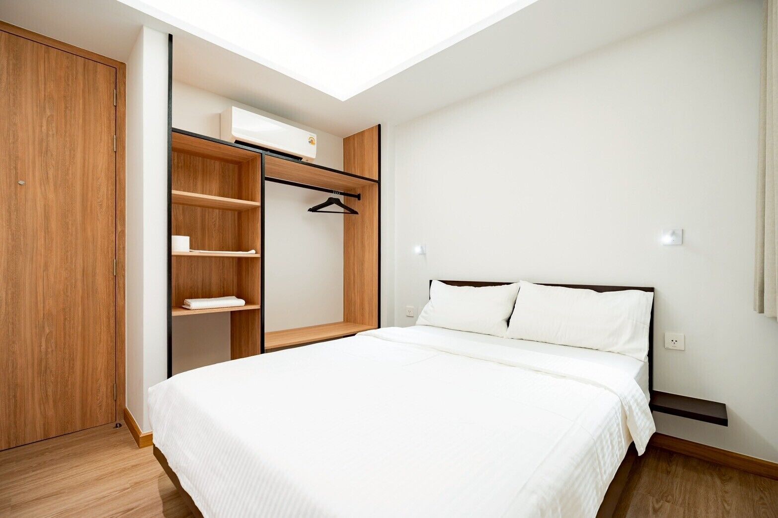 Family Suite, City View | Desk, free WiFi