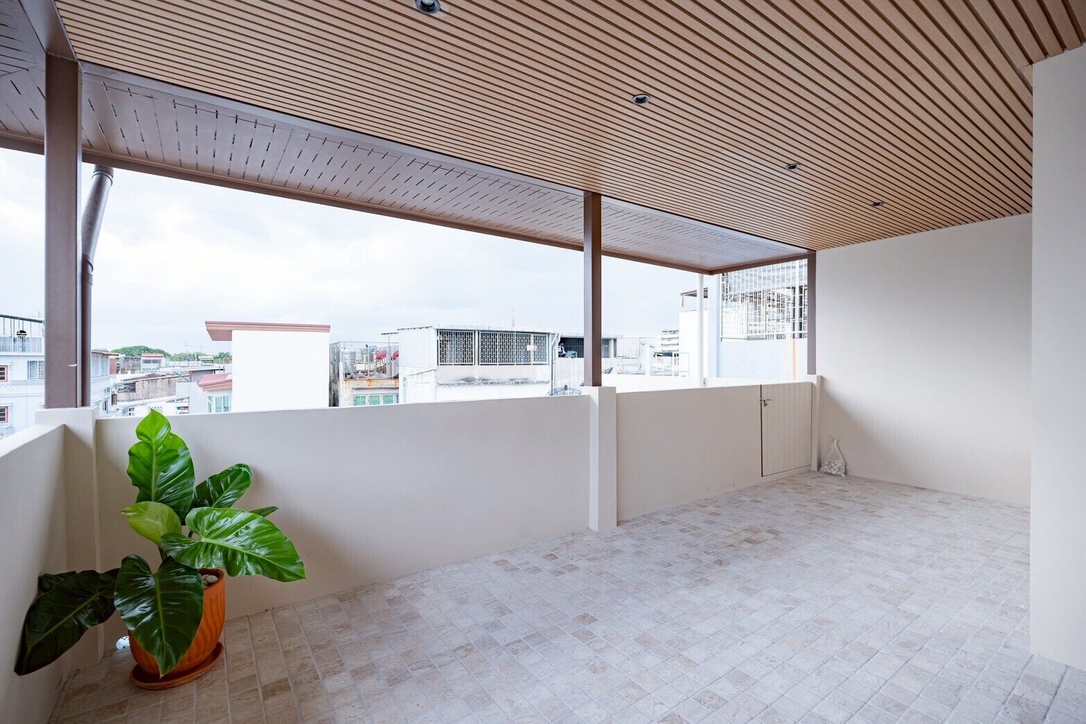 Suite familiar, vistas a la ciudad | Jardines del alojamiento
