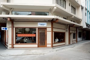 Exterior detail - Charoen One (Bangkok)