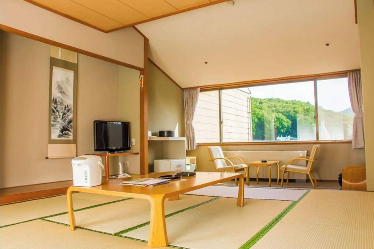 Japanilaistyylinen studio, vuoristonäköala | Oleskelualue