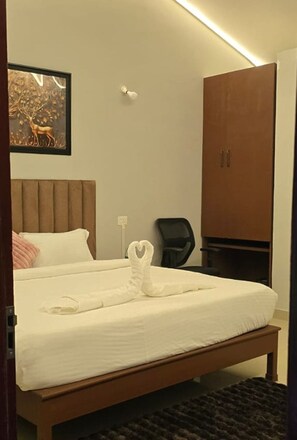 Desk, free WiFi - Meraki Resort (Sonapur)