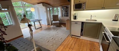Coffee/tea maker, fridge, microwave, oven