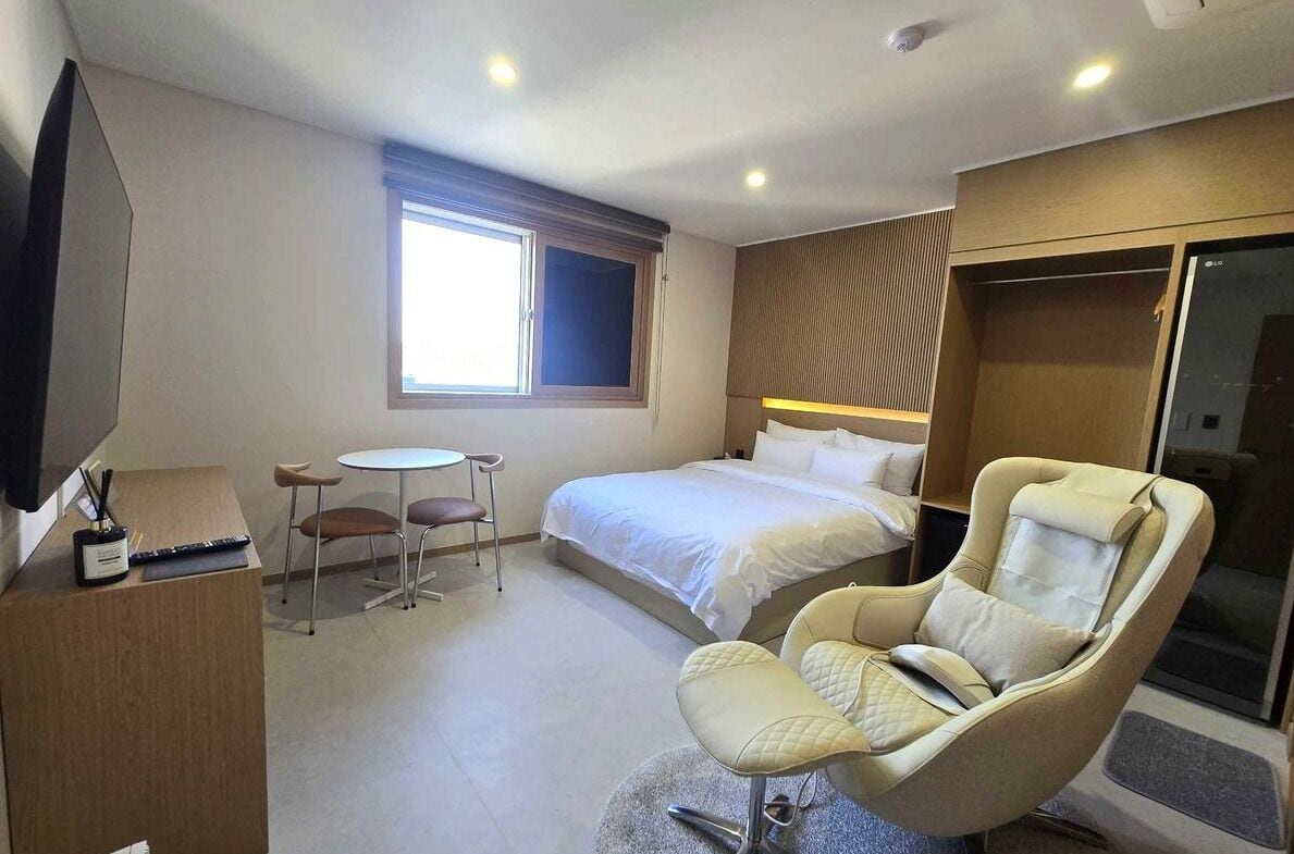 Habitación Premium doble, no fumadores, vistas al mar | Ropa de cama de alta calidad, escritorio, wifi gratis y ropa de cama