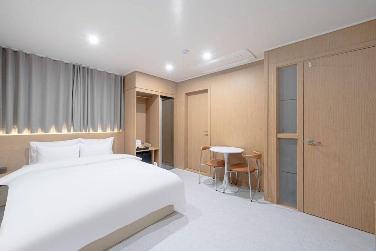 Habitación Premier doble, no fumadores | Escritorio y wifi gratis