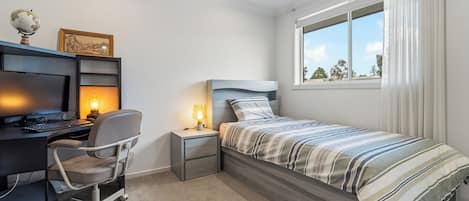 4 habitaciones, tabla de planchar con plancha, wifi y ropa de cama