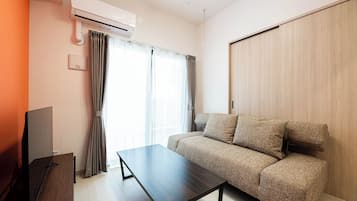 Basic Triple Room | Living area