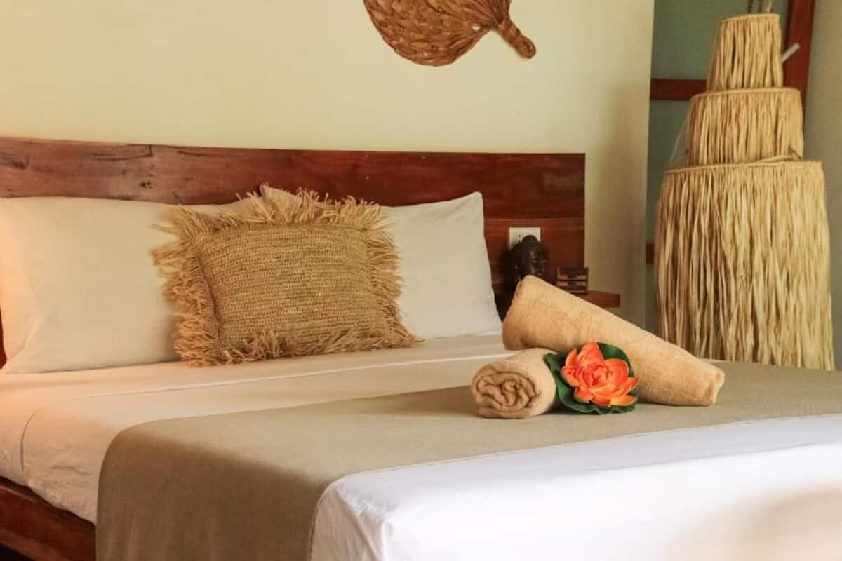 Quarto casal luxo, vista para a piscina | Wi-Fi de cortesia