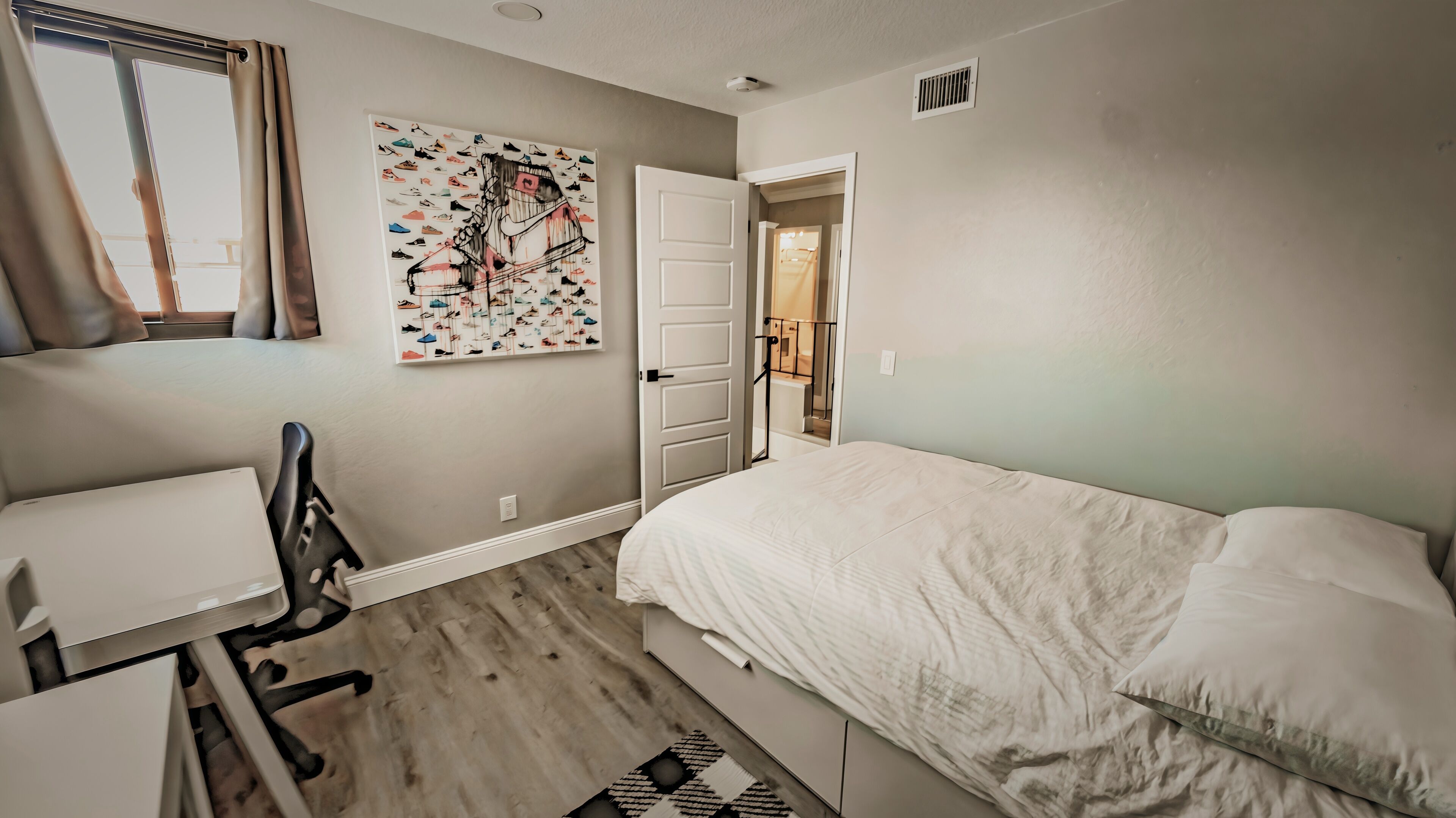 4 bedrooms, iron/ironing board, WiFi
