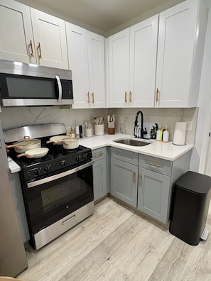 Private kitchen - NEW! Olive & Stone 2BR Near NYC & Hoboken (Jersey City)