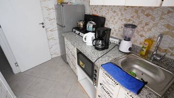 Apartment, 2 Bedrooms, Balcony, City View | Private kitchen