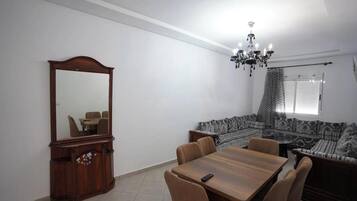 Apartment, 2 Bedrooms, Balcony, City View | Living room