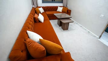 Apartment, 2 Bedrooms, Balcony, City View | Living room