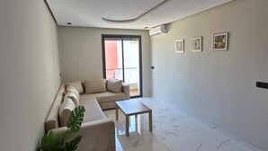 Apartment, 2 Schlafzimmer, Balkon | Wohnbereich