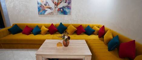 Apartment, 1 Bedroom, Accessible, Terrace | Living room