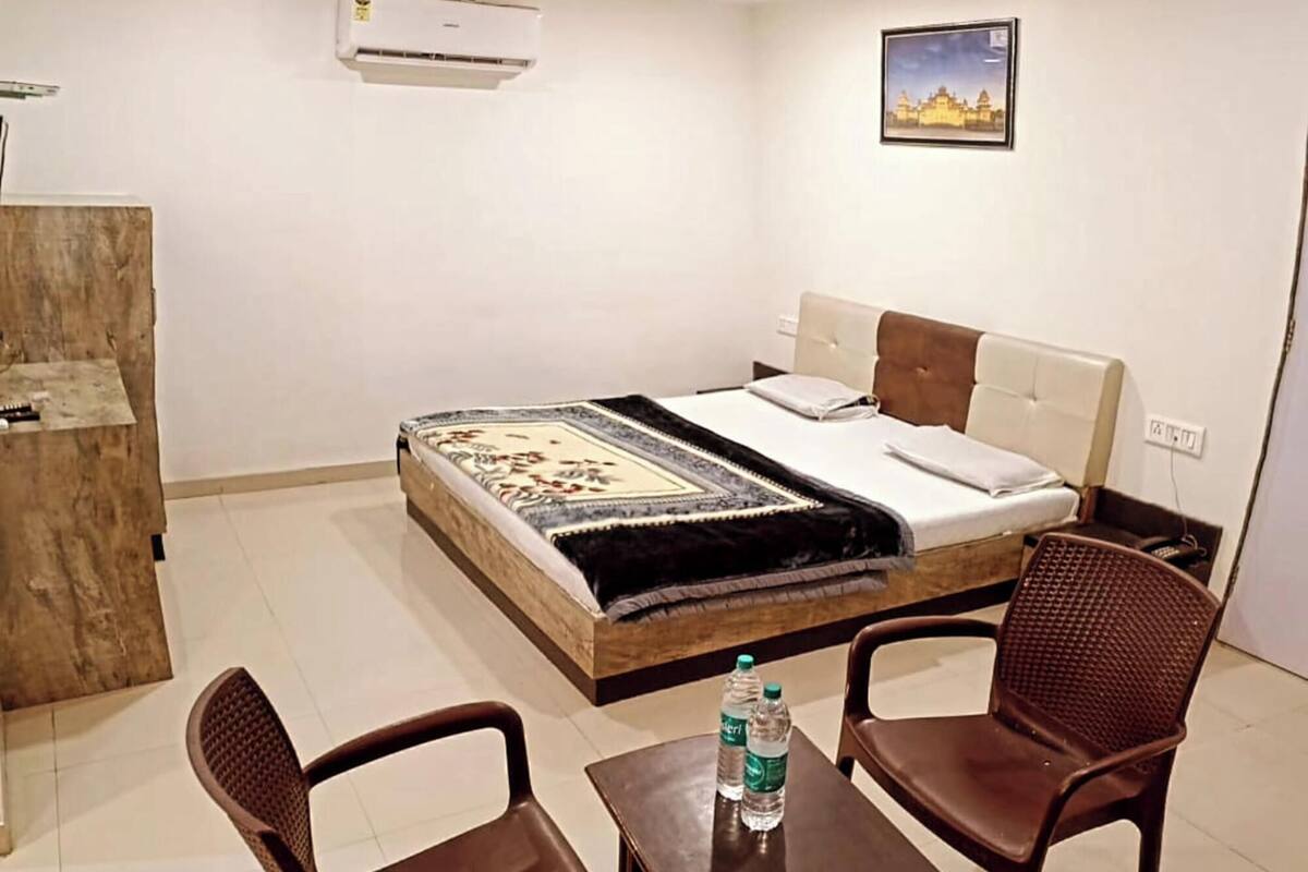 Deluxe Double Room, City View | Desk, free WiFi
