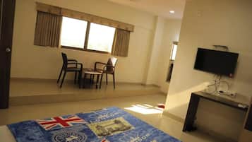 Deluxe Double Room, City View | Desk, WiFi (free)
